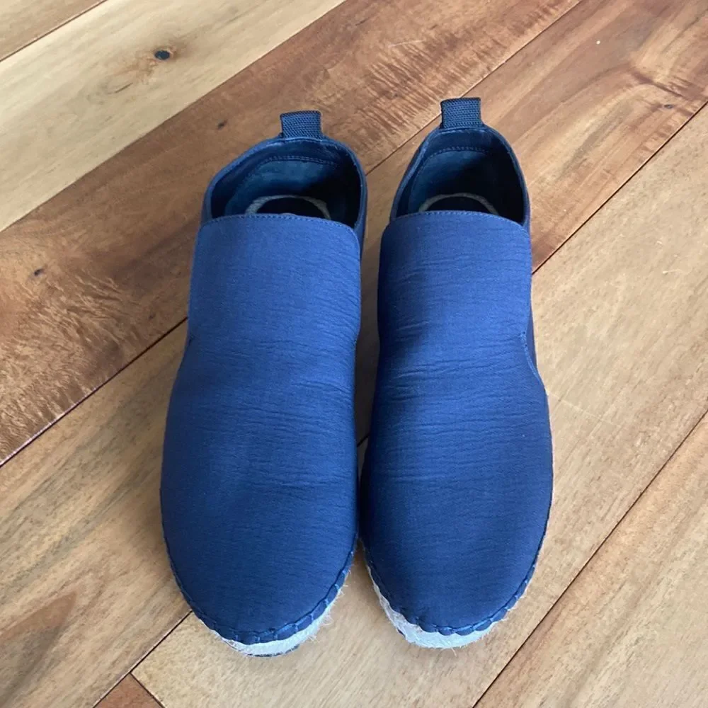 NWOT James Perse “Palma” slip on
